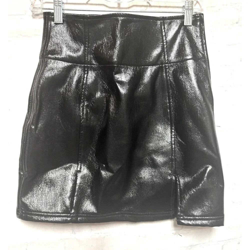 Free People Skirt Womens 2 Black Faux Leather Mini Zip Front Lined Edgy Style